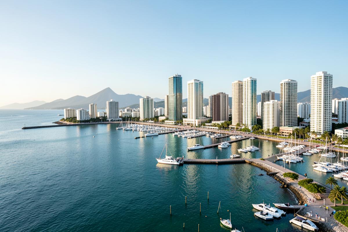 Vista urbana e marítima de Itajaí