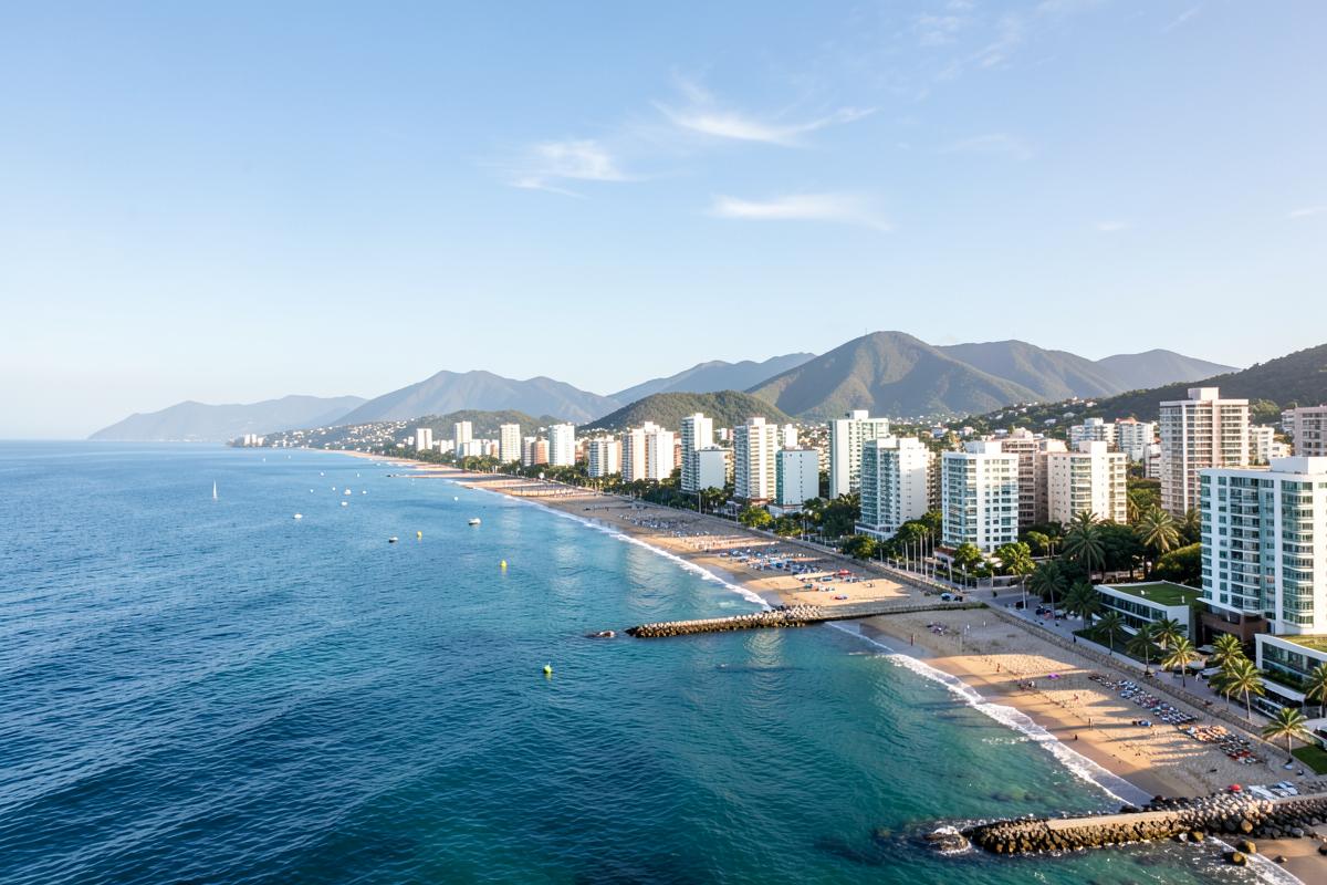 Vista da praia e da orla de Balneário Piçarras